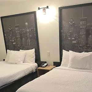 Super 8 By Wyndham Montreal